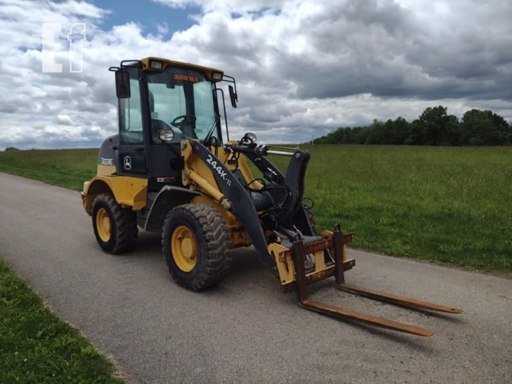 2017-deere-244kii-image-30