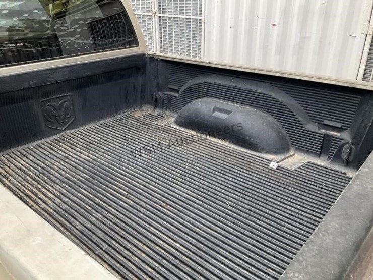 2005-dodge-1500-image-8