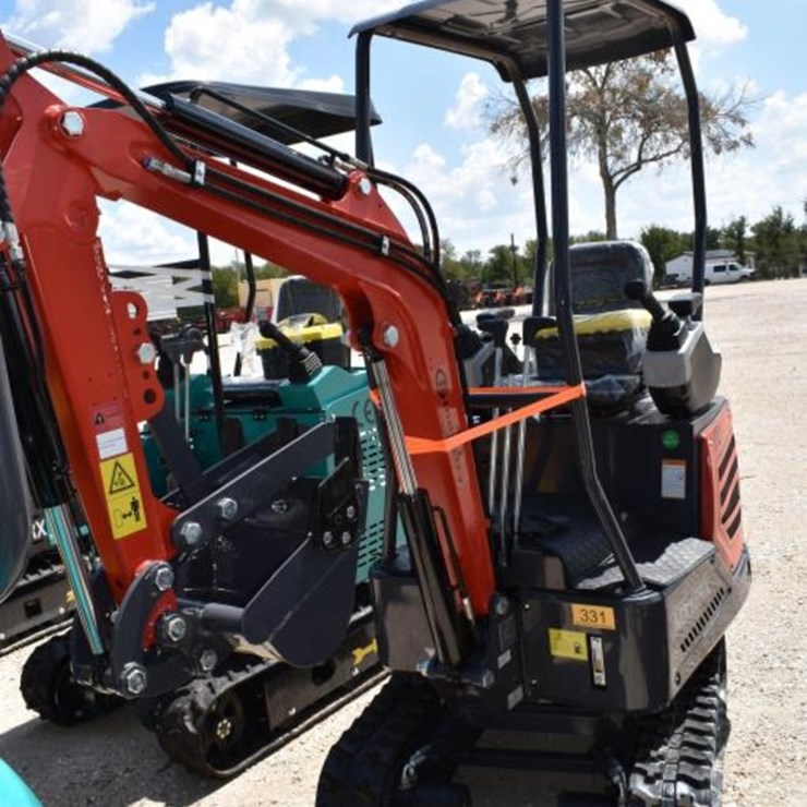 MX15RX MINI EXCAVATOR (SERIAL # MX15RX2025X001122) (K)