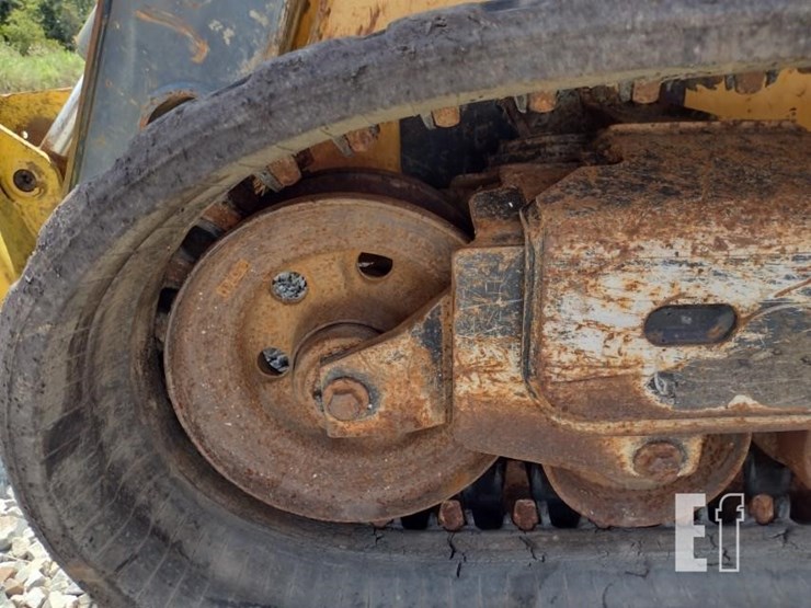 john-deere-329d-image-27