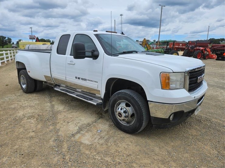 2011-gmc-3500-image-7