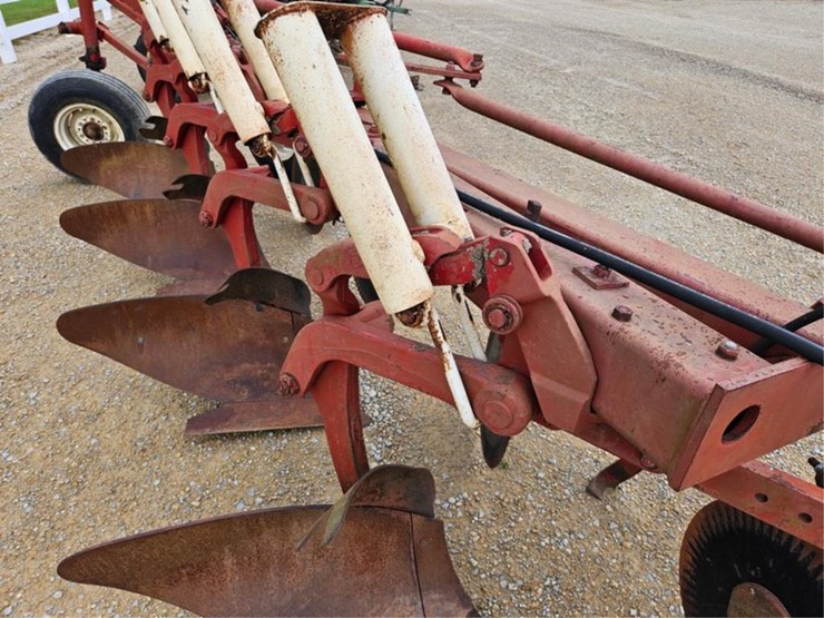 #265-•-ih-720-4-bottom-20"-semi-mount-plow-image-15