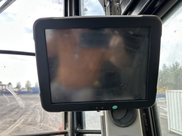 2018-caterpillar-548-image-40