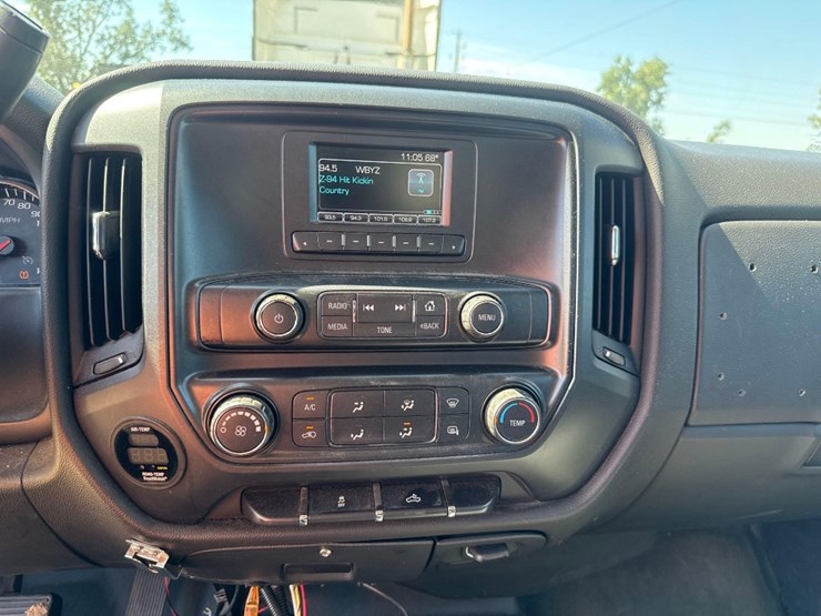 2016-chevrolet-2500-truck-image-34