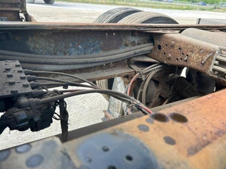 2005-volvo-tri/a-dump-truck-4v5k99gh55n391882-image-40