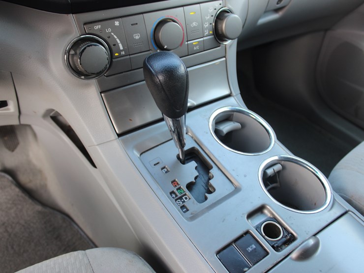 2010-toyota-highlander-image-10
