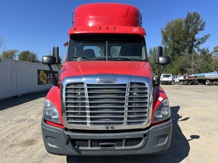2017-freightliner-cascadia-s/a-truck-tractor-image-8