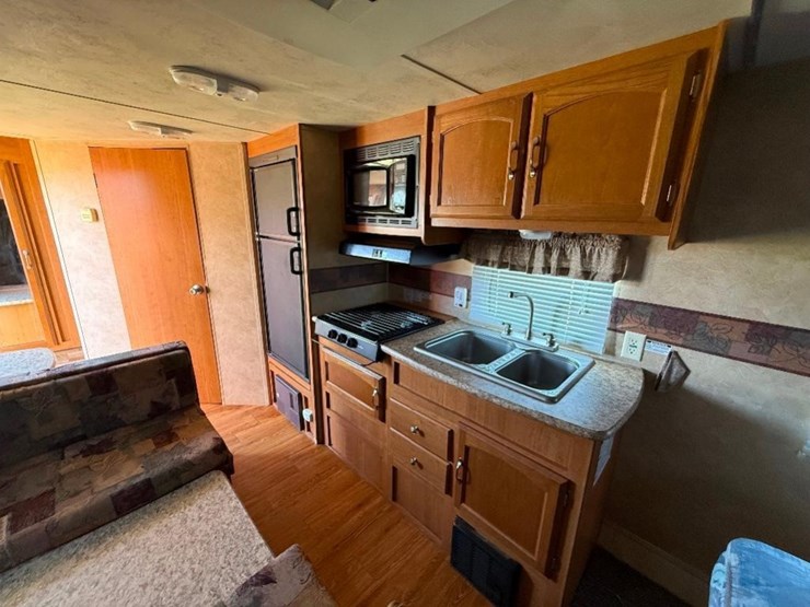 2009-wildwood-x-lite-22rb-camper-image-30