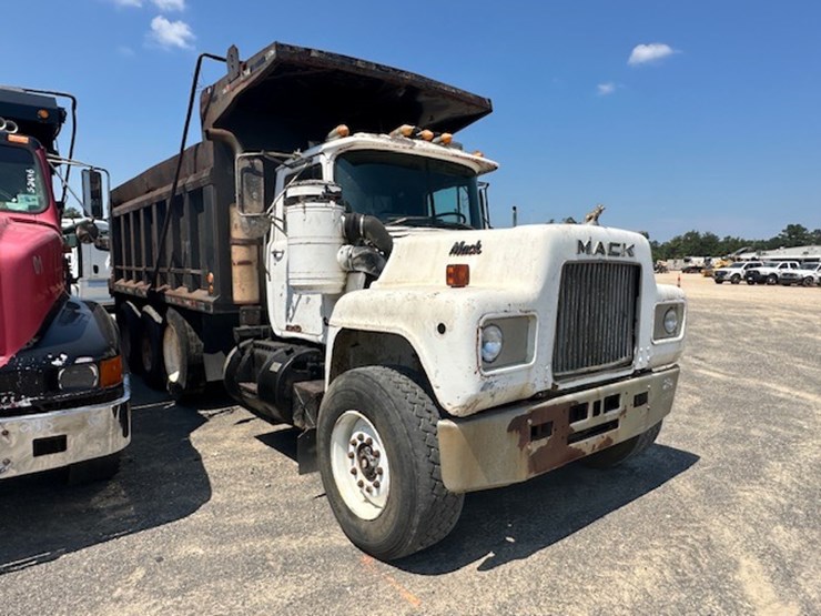1978-mack-r686-image-2
