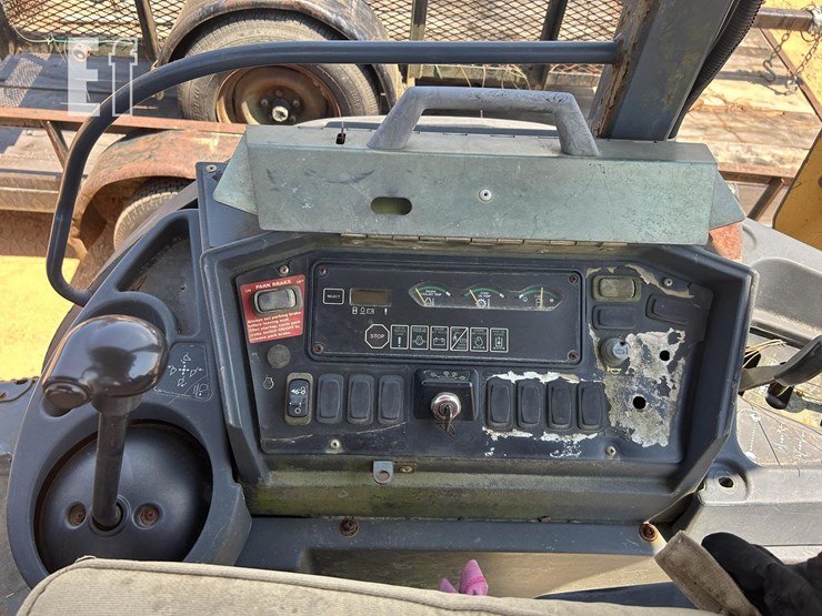 2006-deere-310g-image-11
