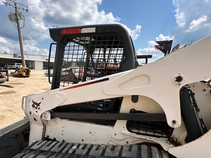2016-bobcat-t740-image-11