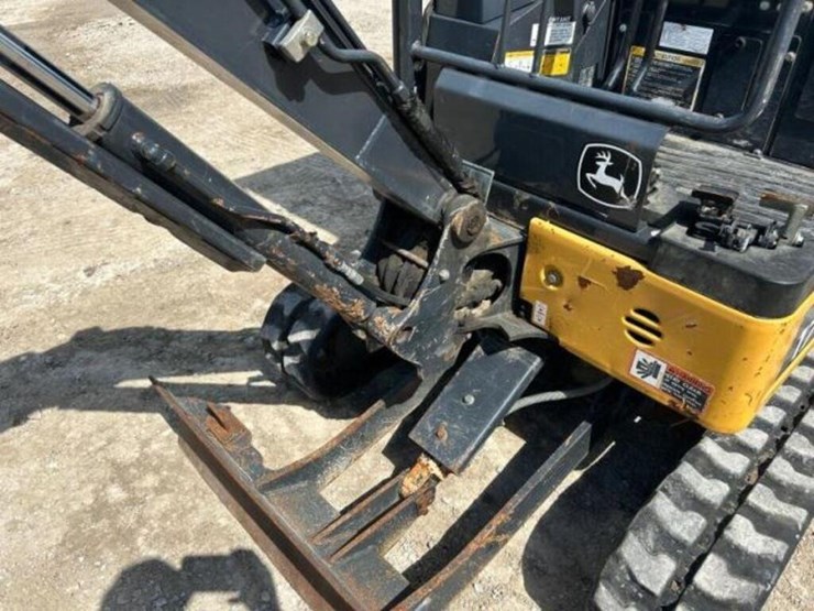 2016-deere-17g-image-26
