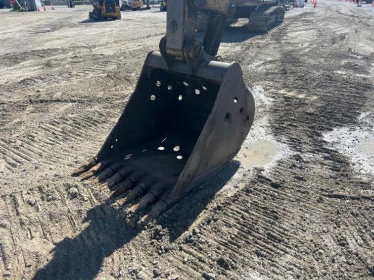 2010-caterpillar-324dl-image-47