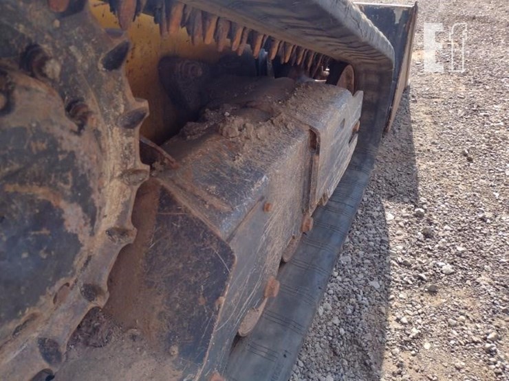 2022-deere-317g-image-30