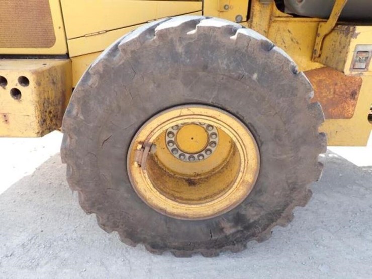2009-deere-644k-image-45