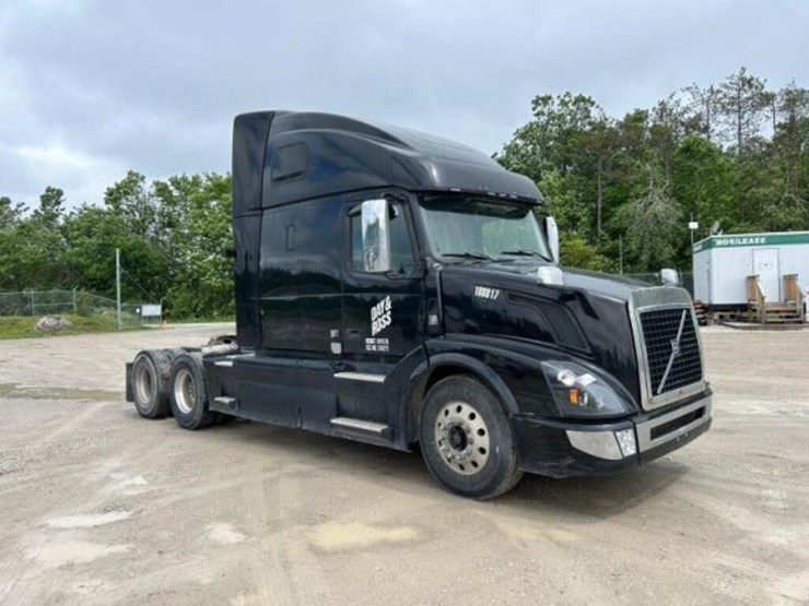 2016-volvo-t/a-hiway-tractor---sleeper-4v4nc9eh7gn-image-2