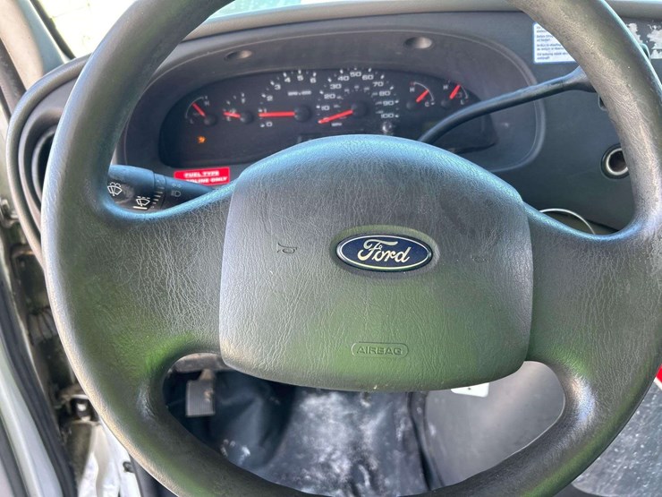 2008-ford-e350-image-13