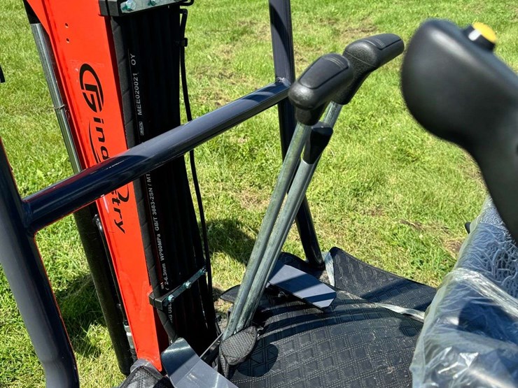 cfg-industrial-mx15rx-mini-excavator-image-10