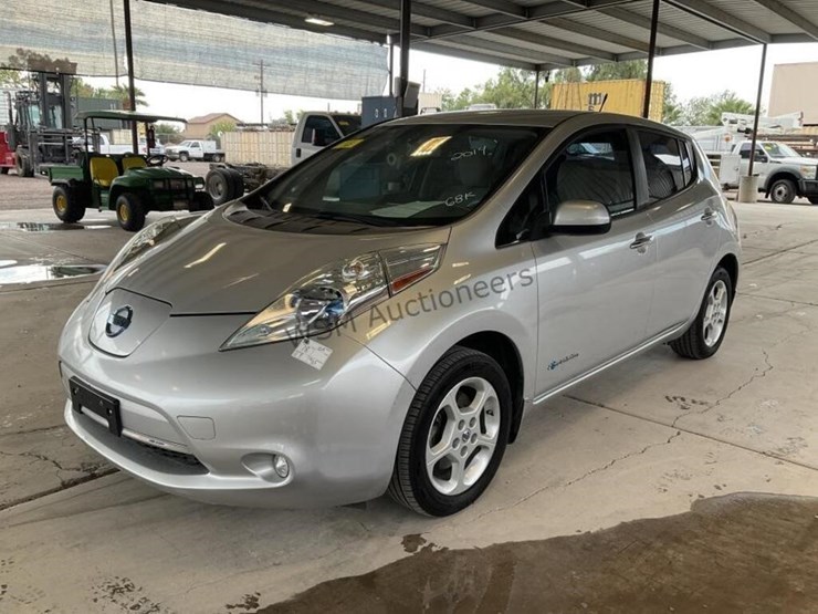2014-nissan-leaf-sv-hatchback-image-4