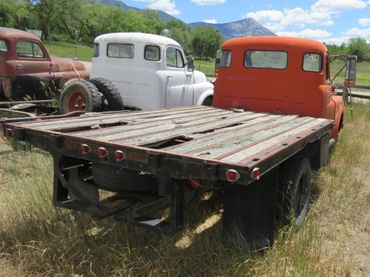 1949-dodge-b-1-d-126-1-ton-flatbed-truck-image-4
