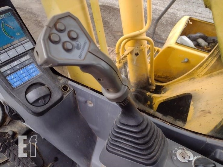 komatsu-pc220-lc-8-image-9