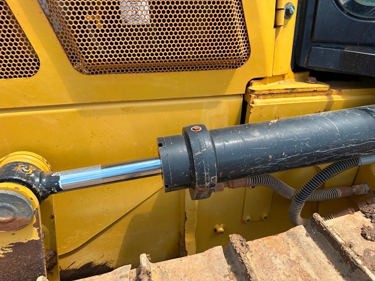 2017-caterpillar-d5-image-18