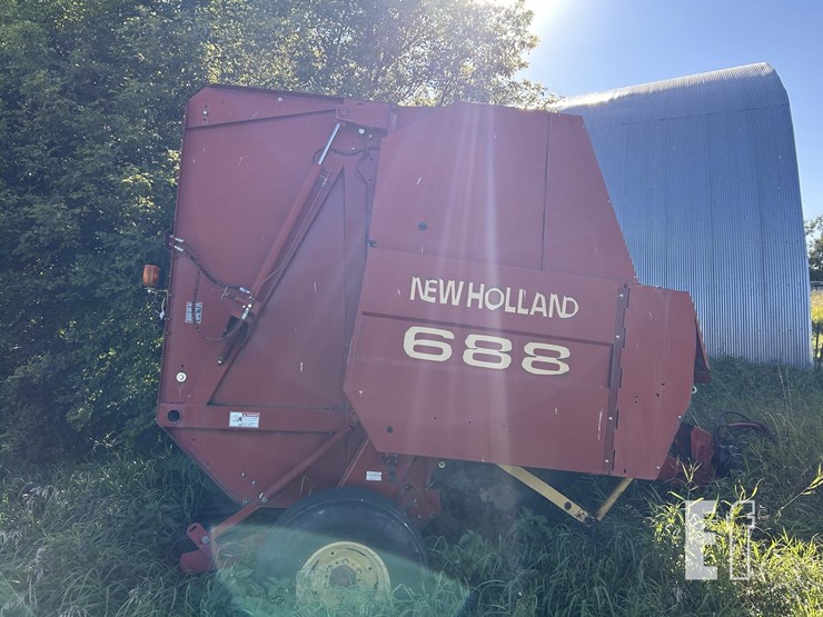 new-holland-688-image-2