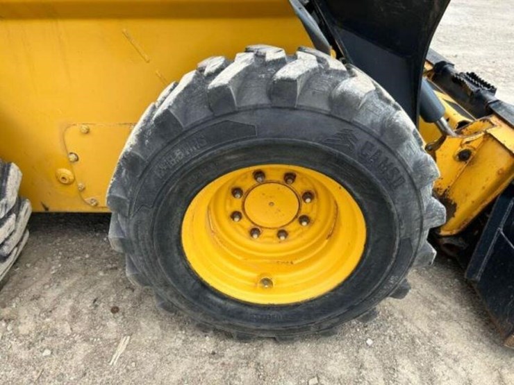 2017-deere-320e-image-58