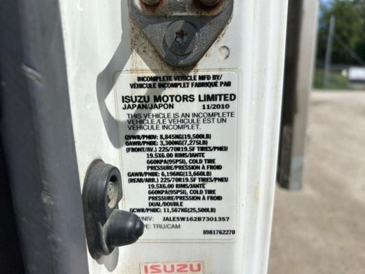 2011-isuzu-nrr-image-10