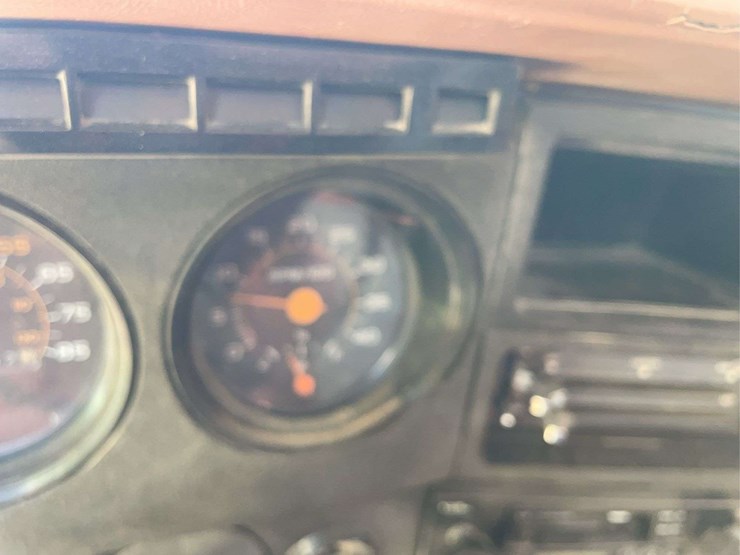 1989-gmc-7000-image-8