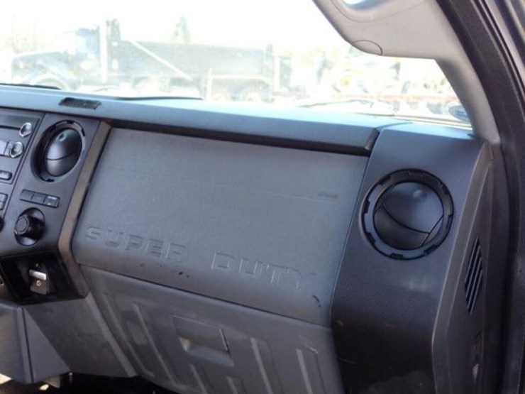 2016-ford-f550-xl-image-32