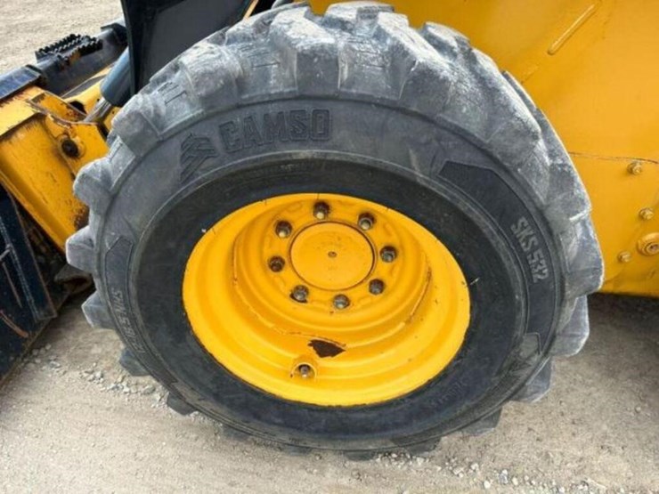 2017-deere-320e-image-47