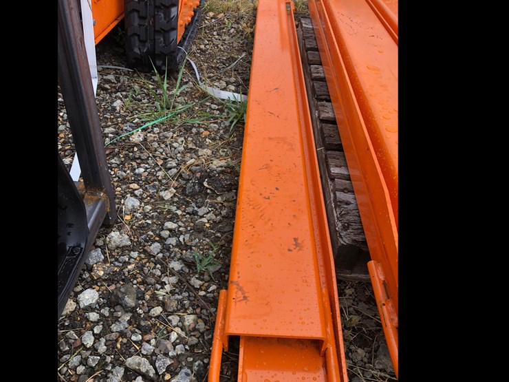 #92-•-7’-pallet-fork-extensions-image-1