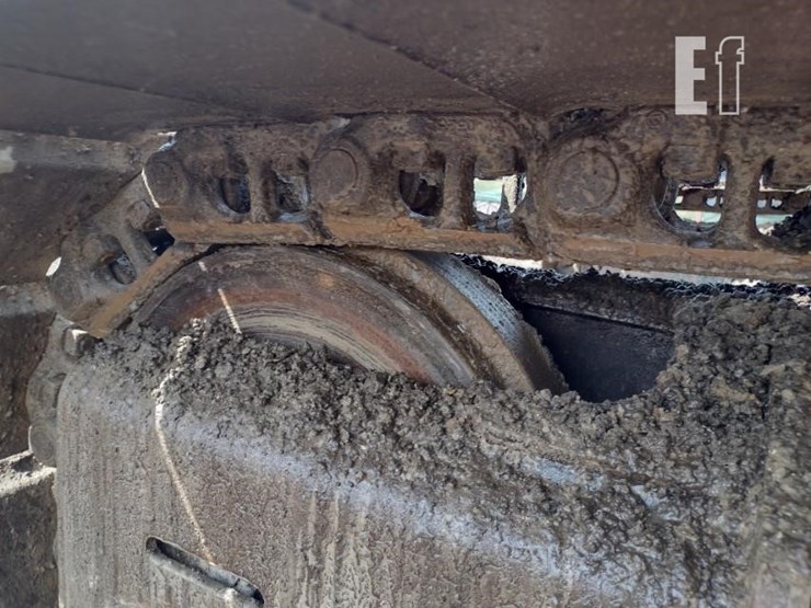2021-deere-250g-lc-image-37