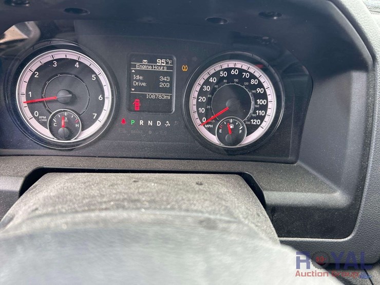 2020-ram-1500-classic-image-12
