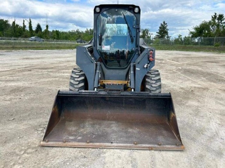 2017-deere-320e-image-9