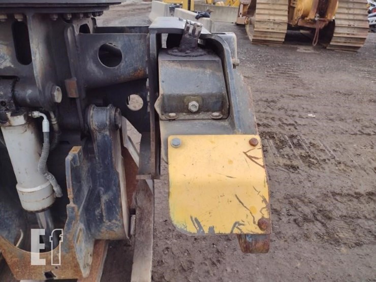 komatsu-pc220-lc-8-image-25