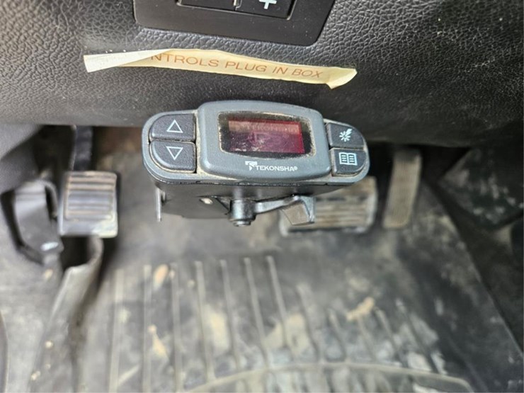 2011-gmc-3500-image-23