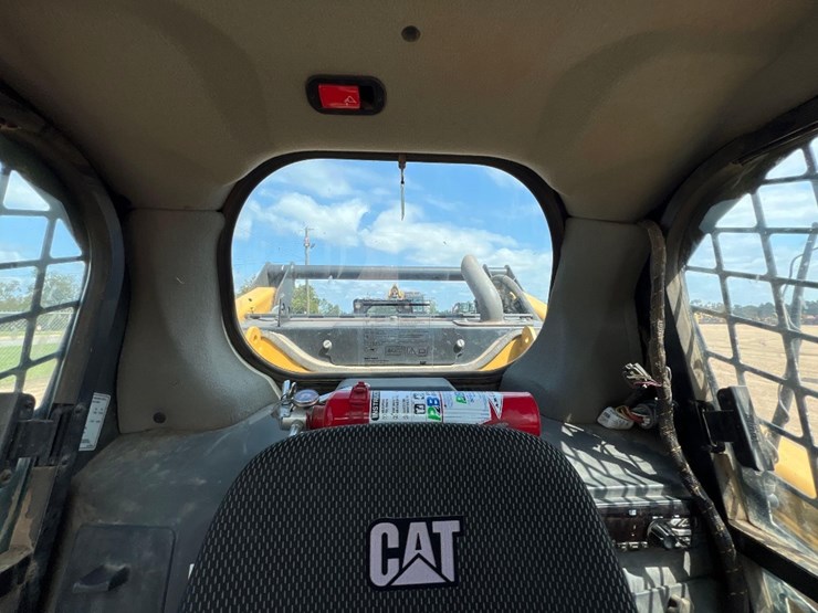 2020-caterpillar-299d3-image-34
