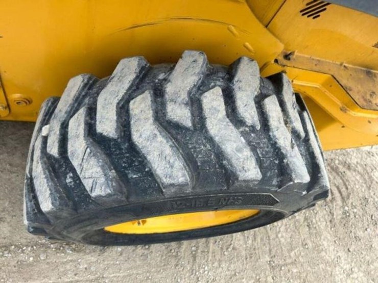 2017-deere-320e-image-54