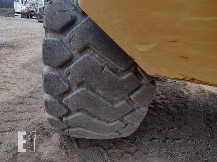 2005-deere-300d-image-17