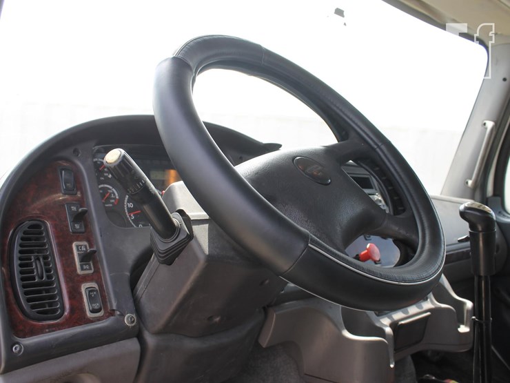 2014-freightliner-image-12