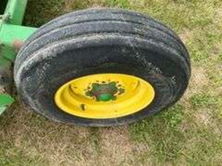 john-deere-220-image-13