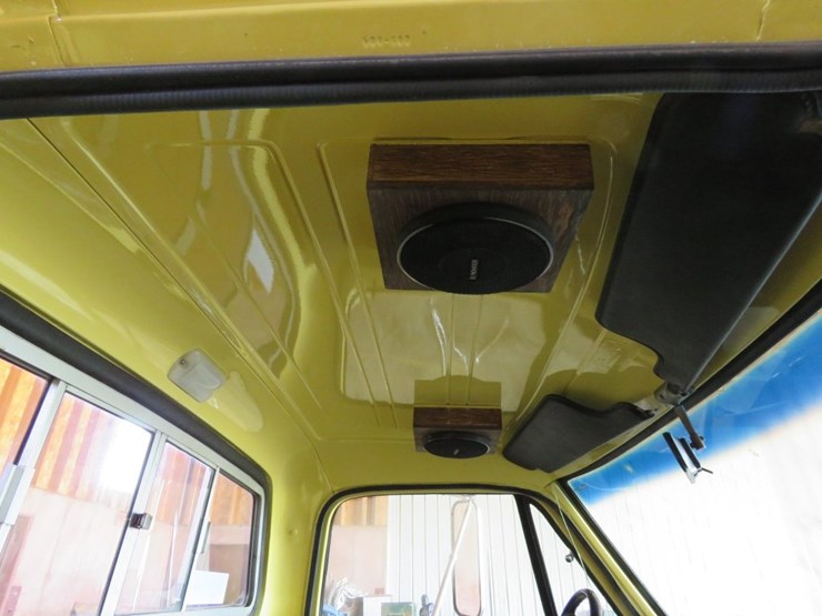 1974-dodge-w100-custom-½-ton-4x4-pickup-image-15