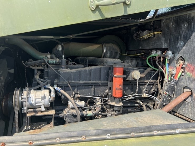 2009-am-general-m915a1-image-27
