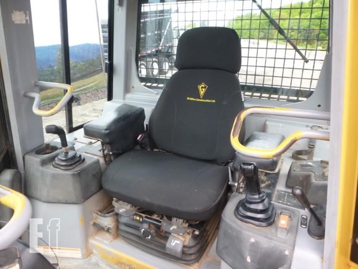 2005-caterpillar-d4g-xl-image-15