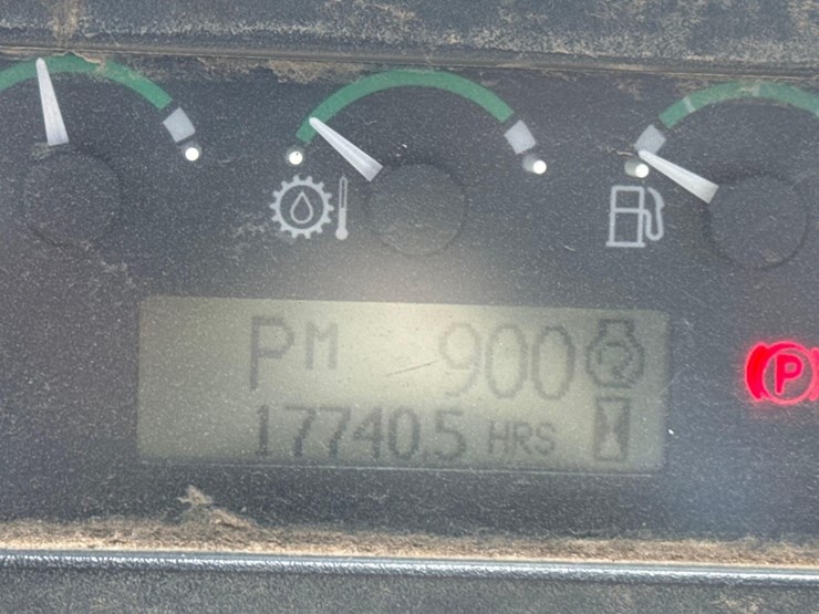 2010-deere-648h-image-25