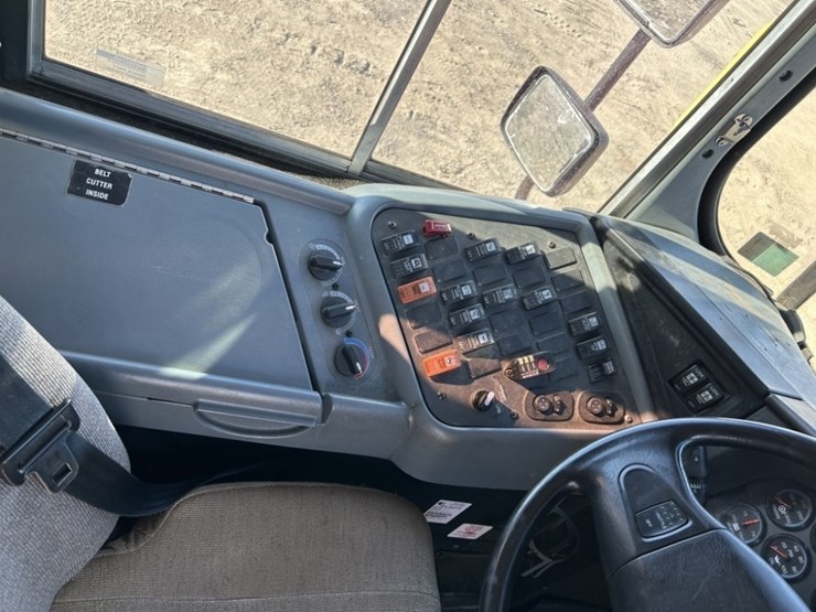2013-ic-pb10500-school-bus-image-17