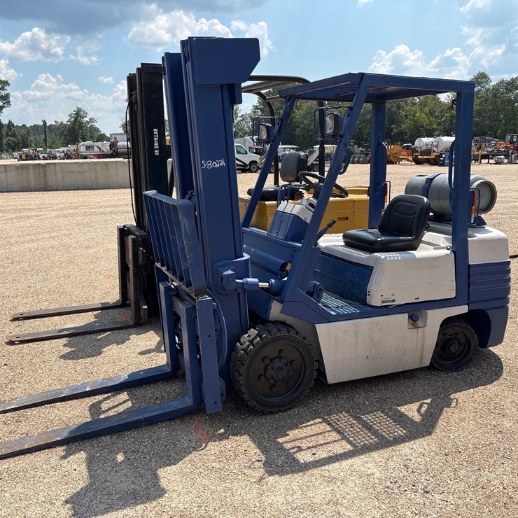 #2077 • KOMATSU FG305T11, FORKLIFT