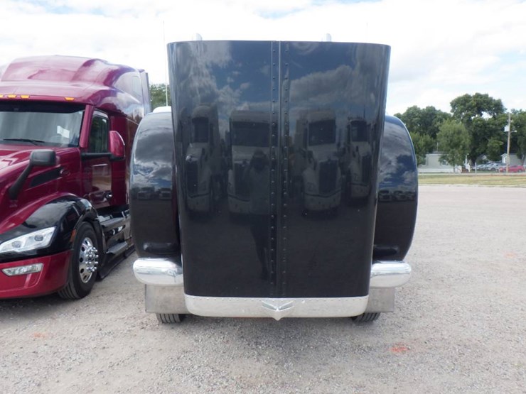 2023-peterbilt-389-image-14